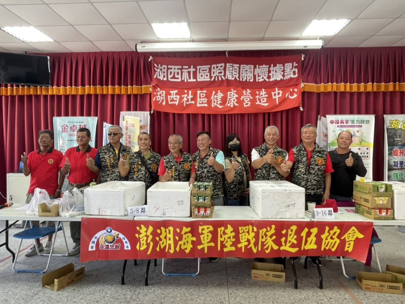 澎湖海軍陸戰隊退伍弟兄颱風天送暖湖西　葉竹林發揚「永遠忠誠」精神關懷長輩