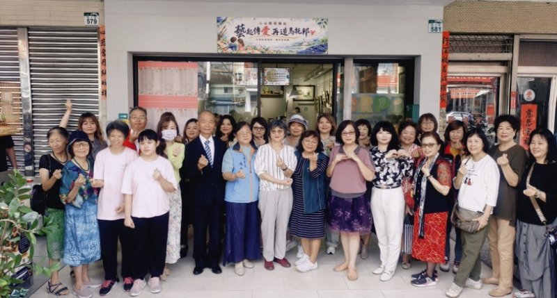 藝術傳愛走進社區！高雄「藝起傳愛再造烏托邦」公益聯展開幕　藝術家捐半數所得助弱勢
